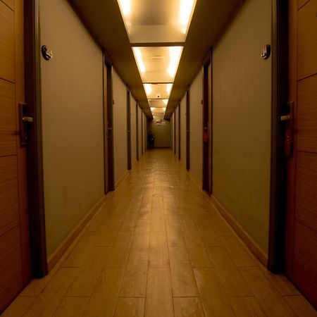 Hotel Admire Thonburi Bangkok Esterno foto
