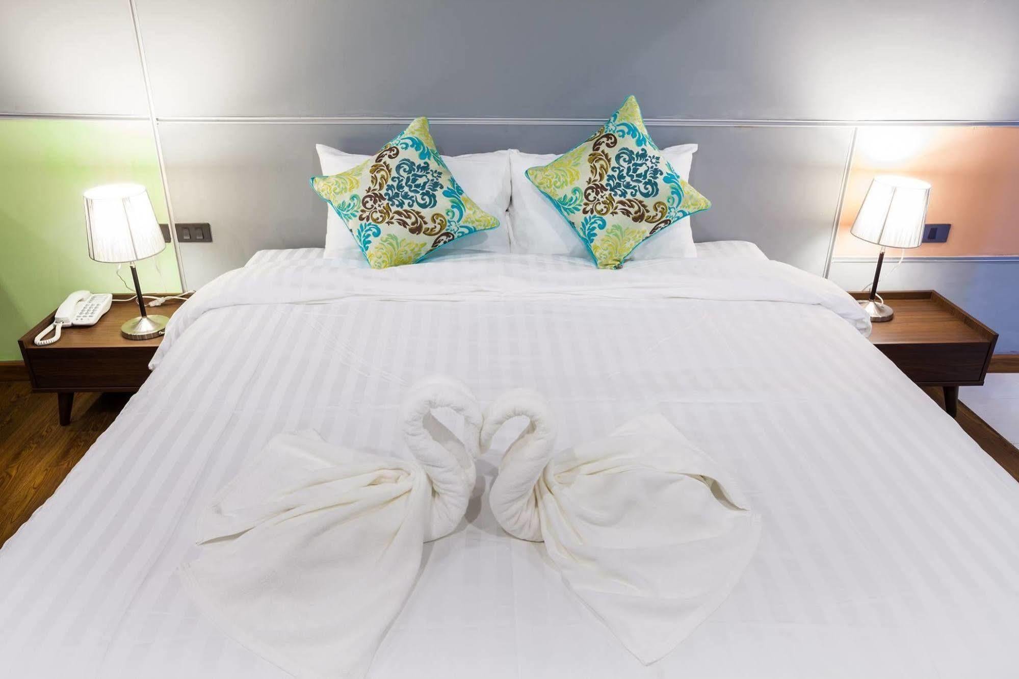 Hotel Admire Thonburi Bangkok Esterno foto